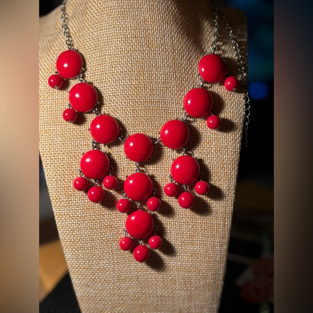0153) Vintage early 2000’s Red Bubble Bib Necklace